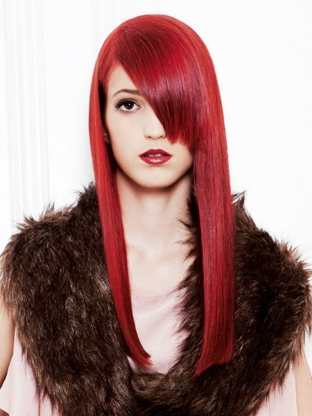 Extrem glattes, rotes und langes Haar
