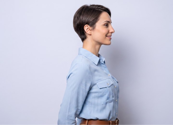 Shirt mit Brusttaschen, das die Brust optisch vergrößert