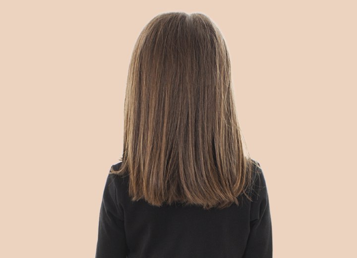 Kleines Mädchen mit dünnem Haar
