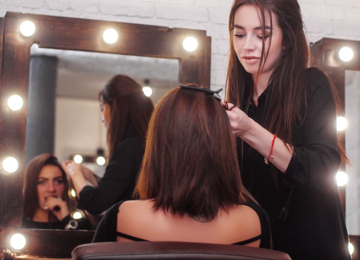 Friseursalon Client vor Haarverlängerungen